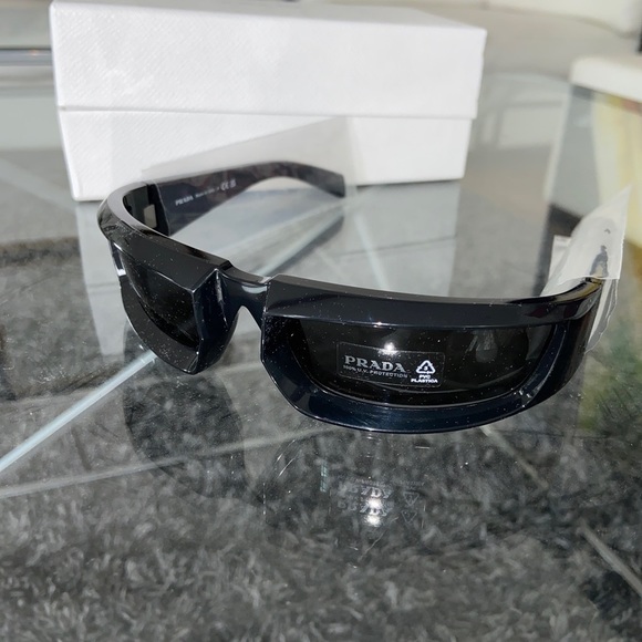 Prada PR 25YS black / dark grey lens runway sunglasses OS UNI​​​​ - Picture 12 of 12